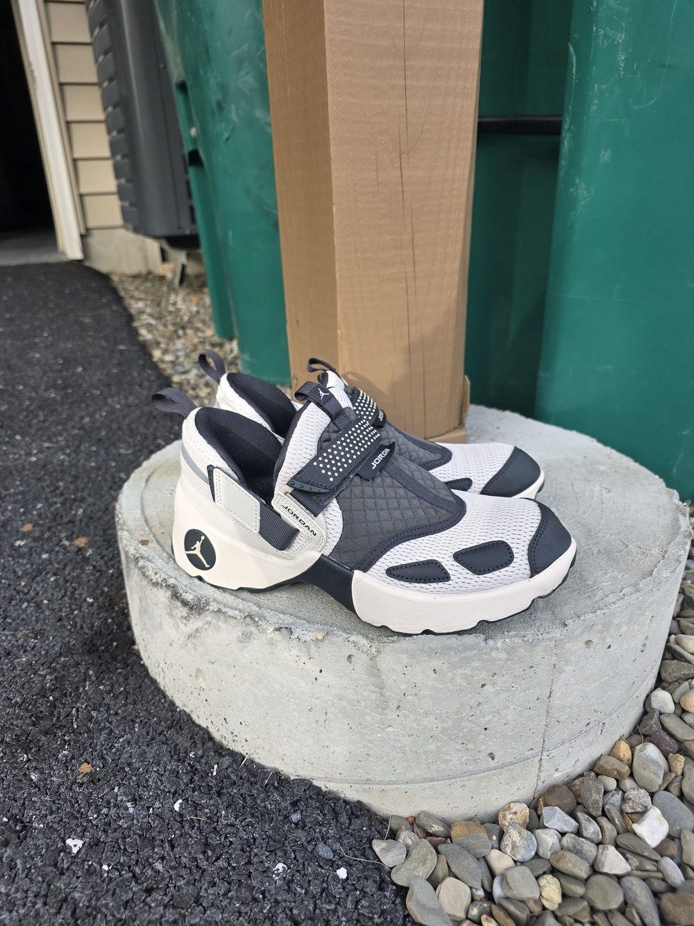 Jordan Trunner LX graphite/cream